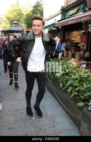 Londra, UK, 8 Ott 2015: Olly Murs visto presso Global House di Londra Foto Stock