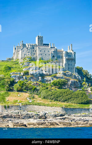 Una vista di St Michael's Mount dal lato seaward dell'isola. Foto Stock