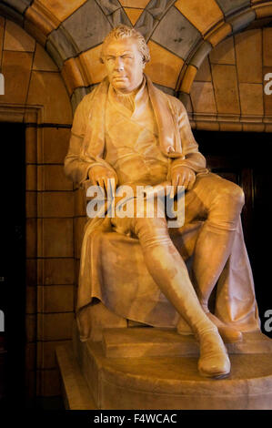 Londra, Regno Unito. Xvii oct, 2015. Statua di Sir Joseph Banks, un naturalista inglese e botanico, che hanno preso parte al capitano James Cook il primo viaggio, adopera 1768-1771. Museo di Storia Naturale di Londra, Regno Unito, il 18 ottobre 2015. © Libor Sojka/CTK foto/Alamy Live News Foto Stock