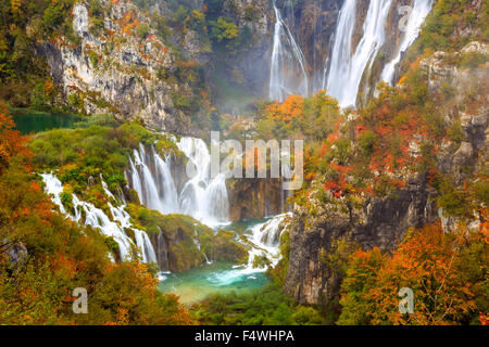 Collezione Autunno colori e cascate del Parco Nazionale di Plitvice in Croazia Foto Stock