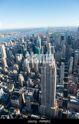 Ripresa aerea dell'Empire State Building e Midtown Manhattan a New York City USA Foto Stock