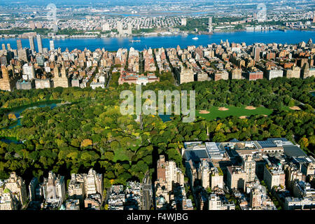 Ripresa aerea di Manhattan e il prato del Nord nel Central Park di New York STATI UNITI D'AMERICA Foto Stock