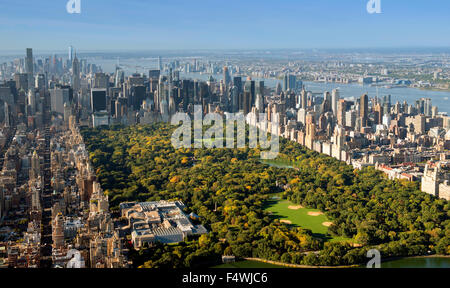 Ripresa aerea di Manhattan e il Central Park da Upper West Side East Harlem, New York STATI UNITI D'AMERICA Foto Stock