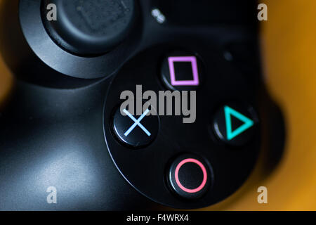 Un primo piano immagine di una playstation 4 controller Foto Stock