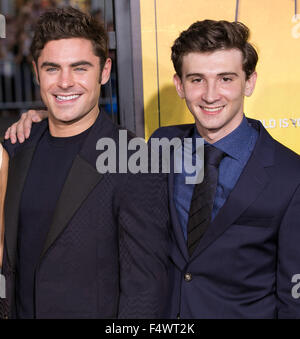 Los Angeles Premiere della Warner Bros Foto" "Siamo vostri amici a TCL Chinese Theatre - Arrivi con : Zac Efron, Alex Shaffer dove: Los Angeles, California, Stati Uniti quando: 20 Ago 2015 Foto Stock