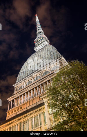 Vista notturna della Mole Antonelliana, Torino, Piemonte, Italia Foto Stock