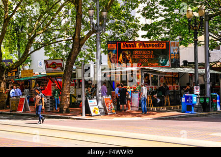 Alcuni dei 500 fast food i produttori che offrono una selezione diversificata nella città di Portland Oregon Foto Stock