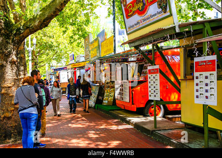 Alcuni dei 500 fast food i produttori che offrono una selezione diversificata nella città di Portland Oregon Foto Stock