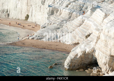 La bianca scogliera chiamata 'Scala dei Turchi" in Sicilia, vicino a Agrigento Foto Stock