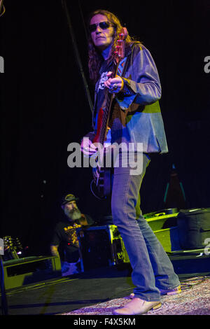 Milano Italia. 22 ottobre 2015. La statunitense Southern country-rock band fumo BLACKBERRY esegue dal vivo sul palco all'Alcatraz durante il "Azienda tutte le rose Tour' Credito: Rodolfo Sassano/Alamy Live News Foto Stock