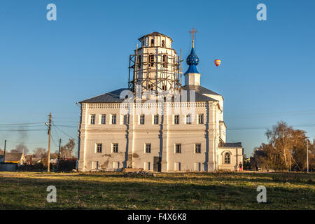 Pereslavl-Zalessky, Russia - 20 Ottobre 2015: Chiesa di Smolensk Icona della Madre di Dio. Anno di costruzione tra 16 Foto Stock