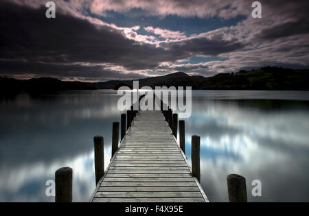 Parkamoor Jetty di Coniston Water, Lake District, Cumbria, Regno Unito, GB. Foto Stock