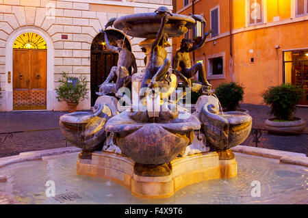 La Fontana delle Tartarughe in piazza Mattei, Roma Italia Foto Stock