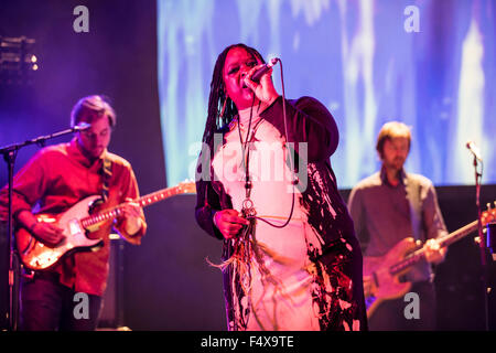 Mercury Prize Nominee Eska Mtungwazi esegue dal vivo presso il Festival di Blackheath 2015 Foto Stock