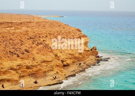 Formazione di roccia e la spiaggia Foto Stock