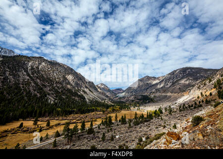 Tioga Pass nella parte orientale della Sierra Nevada della California Highway 120 la strada per Yosemite Foto Stock