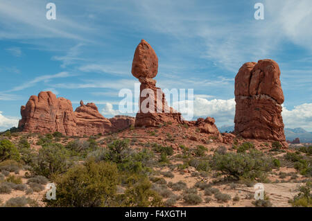 Roccia equilibrato, archi NP, Utah, Stati Uniti d'America Foto Stock