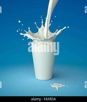 Versare il latte in vetro invisibile Foto Stock