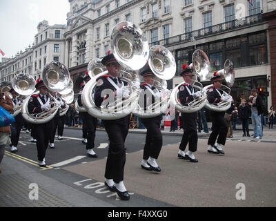 Londra, Regno Unito. 24 ott 2015. Ohio State University marching band di eseguire in Regent Street chiusa per appassionati presenti un blocco delle parti prima della prossima partita a Wembley tra Jacksonville Jaguars e Buffalo Bills Credito: amer ghazzal/Alamy Live News Foto Stock