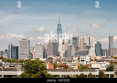 New York City visto da Smith 9th Street Station a Brooklyn, New York. Foto Stock