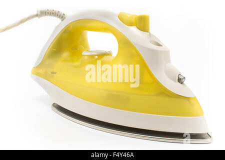 Giallo ferro da stiro elettrico isolato su bianco Foto Stock
