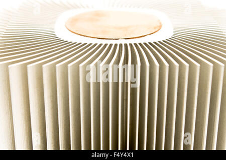 Close up di alluminio cpu cooler isolato su bianco Foto Stock