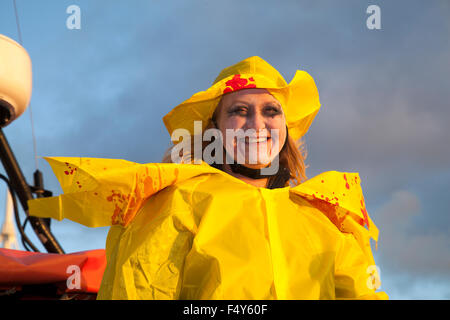 Southport, Merseyside, Regno Unito. 2 Novembre, 2014. Dipinto di zucca si affaccia sulle scarpe a happy Halloween Pleasureland. L'ultimo giorno di apertura per la stagione 2014 ha visto una miriade di personaggi pittura zucche, Pittura di zucca zucca, arte, idee di zucca zucca, artigianato, zucche in legno intagliato, zucche, dipinto di facce di zucca, zucca persone sul display. Foto Stock