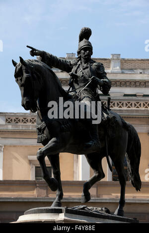 Statua del generale greco e liberatore Theodoros Kolokotronis in sella al suo cavallo da Lazaros Sochos scultore. Kolokotroni square. Foto Stock