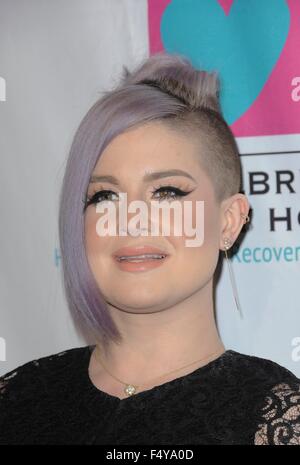 Beverly Hills, CA. 24 ott 2015. Kelly Osbourne presso gli arrivi di Peggy Albrecht casa accogliente 26th Annual Awards Luncheon, il Beverly Hilton Hotel di Beverly Hills, CA 24 ottobre 2015. Credito: Elizabeth Goodenough/Everett raccolta/Alamy Live News Foto Stock