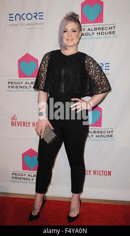 Beverly Hills, CA. 24 ott 2015. Kelly Osbourne presso gli arrivi di Peggy Albrecht casa accogliente 26th Annual Awards Luncheon, il Beverly Hilton Hotel di Beverly Hills, CA 24 ottobre 2015. Credito: Elizabeth Goodenough/Everett raccolta/Alamy Live News Foto Stock