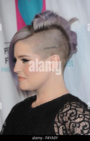 Beverly Hills, CA. 24 ott 2015. Kelly Osbourne presso gli arrivi di Peggy Albrecht casa accogliente 26th Annual Awards Luncheon, il Beverly Hilton Hotel di Beverly Hills, CA 24 ottobre 2015. Credito: Elizabeth Goodenough/Everett raccolta/Alamy Live News Foto Stock