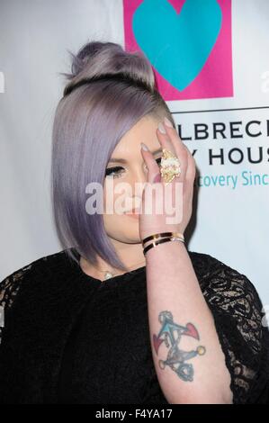 Beverly Hills, CA. 24 ott 2015. Kelly Osbourne presso gli arrivi di Peggy Albrecht casa accogliente 26th Annual Awards Luncheon, il Beverly Hilton Hotel di Beverly Hills, CA 24 ottobre 2015. Credito: Elizabeth Goodenough/Everett raccolta/Alamy Live News Foto Stock