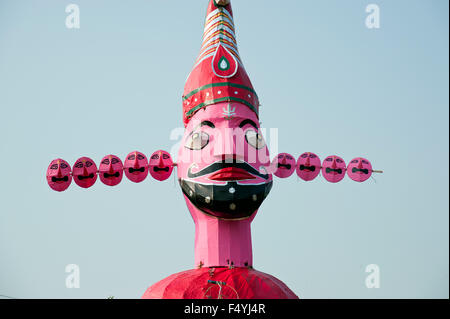 La statua di Ravan su Dussera è stata presa a Mumbai Chowpatty, India Foto Stock