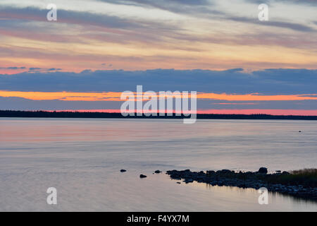 Alba sul fiume Mackenzie, Fort Providence, Northwest Territories, Canada Foto Stock