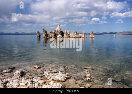 Tuff rock formazione, Mono Lake, Mono Lago di tufo Riserva Naturale Statale, CALIFORNIA, STATI UNITI D'AMERICA Foto Stock