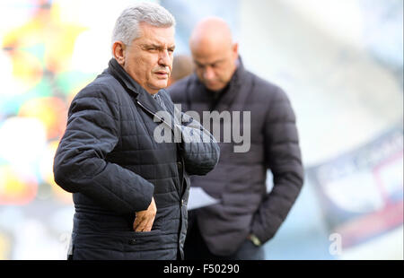 Udine, Italia. 25 ott 2015. Maurizio Stirpe Frosinone il presidente appare durante il campionato italiano di una partita di calcio tra Udinese Calcio v Frosinone Calcio in Friuli Stadium il 25 ottobre, 2015 a Udine. Credito: Andrea Spinelli/Alamy Live News Foto Stock