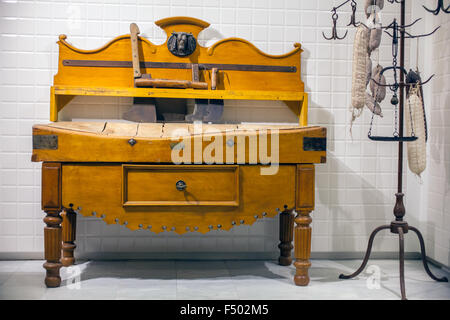 Milano, Italia - SETTEMBRE, 13: il vecchio arredamento per macelleria fine XIX secolo cortesia Steno Tonelli, esposta in Triennale pav Foto Stock