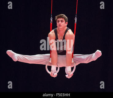 Glasgow, Scozia. 25 ott 2015. La figura di Ginnastica Artistica Campionati del mondo. Giorno 3. Devy DYSON (NZL) sugli anelli durante la qualifica di MAG. Credito: Azione Sport Plus/Alamy Live News Foto Stock