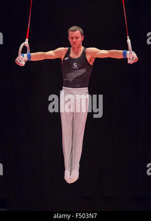 Glasgow, Scozia. 25 ott 2015. La figura di Ginnastica Artistica Campionati del mondo. Giorno 3. Mikhail KOUDINOV (NZL) sugli anelli durante la qualifica di MAG. Credito: Azione Sport Plus/Alamy Live News Foto Stock