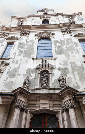 Viaggiare a Brno - facciata della chiesa di San Giovanni e di Loreto del monastero minoritica, Brno, Repubblica Ceca Foto Stock