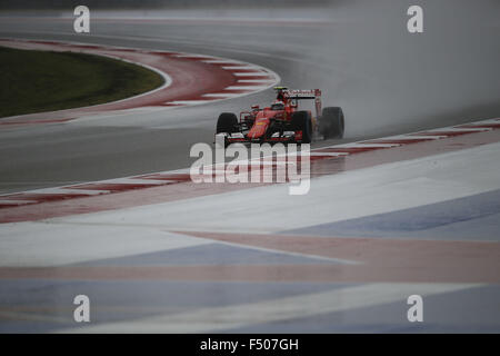 Austin, Texas, Stati Uniti d'America. 25 ott 2015. KIMI RAIKKONEN della Finlandia e la Scuderia Ferrari rigidi durante la sessione di qualifiche del 2015 Formula 1 Gran Premio degli Stati Uniti presso il circuito delle Americhe, in Austin, Texas, Stati Uniti Credito: James Gasperotti/ZUMA filo/Alamy Live News Foto Stock