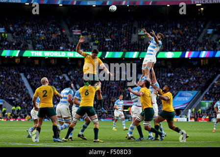 Lineout Argentina V Australia Argentina V Australia, Coppa del Mondo di Rugby di Twickenham 2015, Londra, Inghilterra 25 ottobre 2015 Coppa del Mondo di Rugby 2015, Semi Finali Twickenham Stadium di Londra, Inghilterra Credito: Allstar Picture Library/Alamy Live News Foto Stock