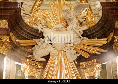 Dettagli altare della chiesa dei Gesuiti a Mannheim, Baden-Württemberg, Germania, Europa Foto Stock