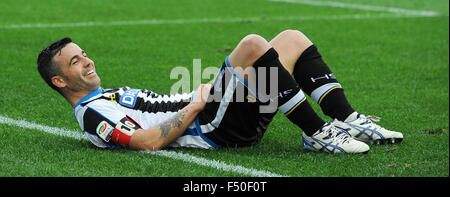 Udine, Italia. 25 ottobre, 2015. Udinese di avanti Antonio Di Natale il giubilo nel corso di italiano di Serie A TIM partita di calcio tra Udinese Calcio e Frosinone a Friuli Stadium il 25 ottobre 2015. Credito: Simone Ferraro/Alamy Live News Foto Stock