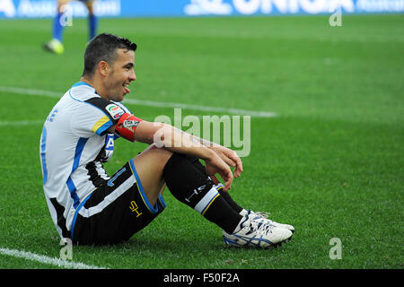 Udine, Italia. 25 ottobre, 2015. Udinese di avanti Antonio Di Natale il giubilo nel corso di italiano di Serie A TIM partita di calcio tra Udinese Calcio e Frosinone a Friuli Stadium il 25 ottobre 2015. Credito: Simone Ferraro/Alamy Live News Foto Stock