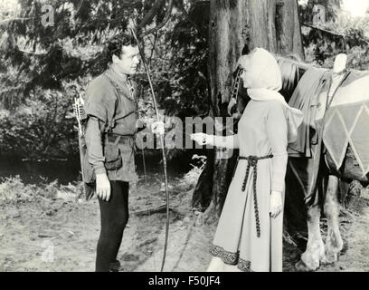 Gli attori Richard Greene e Sarah filiale in una scena del film "parola di Foresta di Sherwood' , Regno Unito 1960 Foto Stock