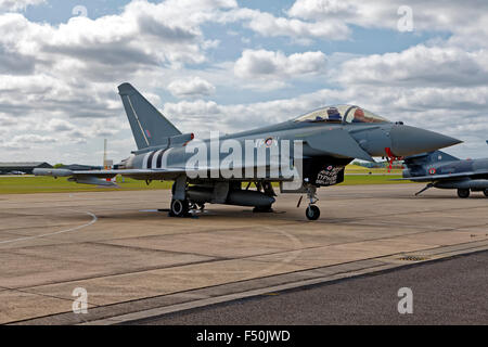 Un Royal Air Force Eurofighter Typhoon FGR.4 ZK308/TP-V di 29(R) Squadron RAF Coningsby, Lincolnshire, Regno Unito. Foto Stock