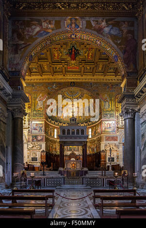 Basilica di Santa Maria in Trastevere, una delle più antiche chiese di Roma Foto Stock