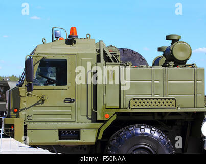 Esercito pesante carrello con un dispositivo di aggancio per rimorchio Foto Stock