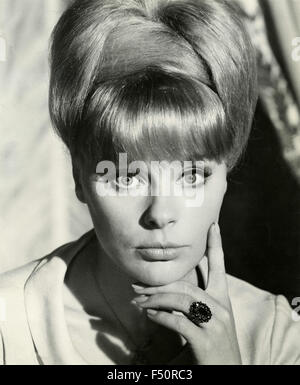 L'attrice tedesca Elke Sommer nel film "Un colpo al buio' (un colpo al buio), STATI UNITI Foto Stock